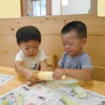 とうもろこしの皮むき