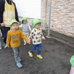 ふたば組がもえぎ野公園まで散歩しました。