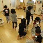 新聞紙あそび