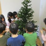 クリスマスツリーを飾りました