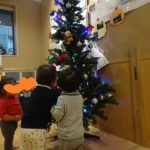 にじいろ保育園鵜の木にクリスマスツリーがやってきた！