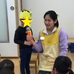 にじいろ保育園二子新地　１月の誕生会
