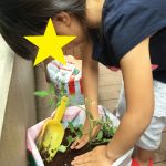 にじいろ保育園二子新地　苗植え