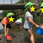 にじいろ保育園二子新地　川遊び♪