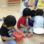 「氷は冷たいけど気持ちいいね」
