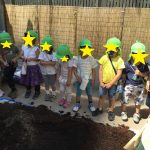 にじいろ保育園二子新地　苗植え