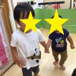 にじいろ保育園二子新地　乳児日常（散歩ごっこ）