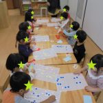 幼児：秋の遠足へ向けて～カイト製作①～
