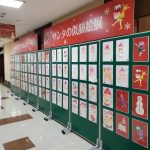 幼児クラス:サンタの似顔絵展開催中