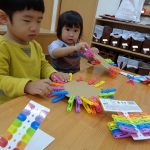 洗濯ばさみで遊んだよ