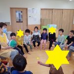 室内遊び ボールと椅子