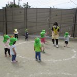 乳児クラス　園庭遊び