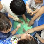 そよかぜ組 片栗粉で感触遊び!