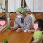 💛8月１1日💛　🌸だいち組；『食育活動：ピーマンを見る・触る』お野菜大好きなだいち組さん。