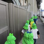 幼児：等々力緑地を歩く