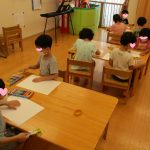 たいよう組:思い出を経験画に(秋の遠足)