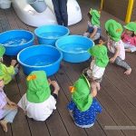 【そよかぜ組水あそび風景】