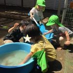 だいち組、そよかぜ組　園庭泥遊び