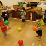 そよかぜ組:風船遊び