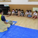 食育(とうもろこしの皮むき)4~5歳