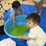 だいち、そよかぜ、ふたば組みんなで『寒天遊び』をしました。
