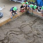 そら組:砂場に運河を作りました