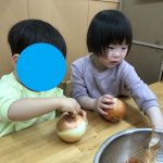 ふたば組　皮むきのお手伝い！