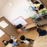 ３月６日(月)　キャベツと白菜剥きに挑戦！