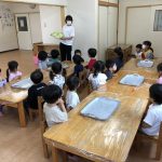 うみ組　食育「きゃべつちぎり」
