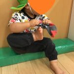 自分で靴下履くよ!