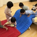 ＜そよかぜ組＞　マット遊び