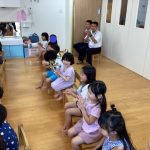 中学校の先生がやってきました。
