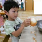 【玉葱の皮むきとキャベツちぎり】