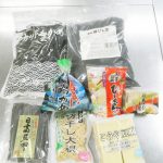 【高野豆腐・わかめ・こんぶをさわってみたよ！】