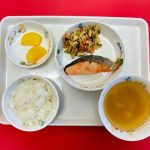 給食ブログ 10月メニュー柿