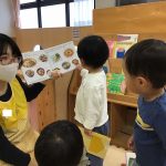 そよかぜ「きのこをさわってみよう」