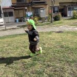 集会所広場に散歩に出かけました！
