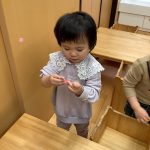 そよかぜ組　テープ遊び