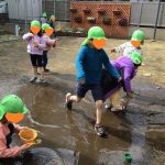 水たまりで遊んだよ!