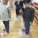 そら・たいよう；新聞紙ジャンケン