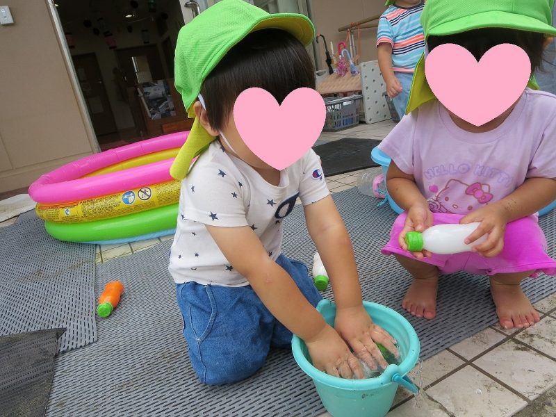 💛8月7日💛『収穫ごっこ、光遊び』 | にじいろ保育園ブログ
