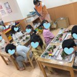 卒園式に使用するアレンジメントの作成をしました。