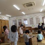 【みんなでワイワイ段ボール遊び】