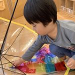 傘を自分でデザインして散歩をしたよ!