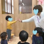 すくわくプログラムで学研のプティパタイムを1・2歳児クラスが行いました