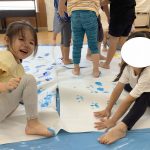 そら組　フィンガーペインティング！