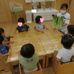 そよかぜ食育「とうもろこしの皮むき」