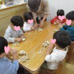 １０月２９日　『ふたば組食育：しめじほぐし』　
