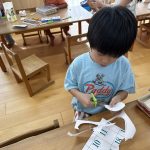 「廃材遊びを楽しんでいます。」