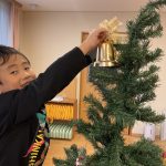 クリスマスツリーの飾り付けをしたよ♪